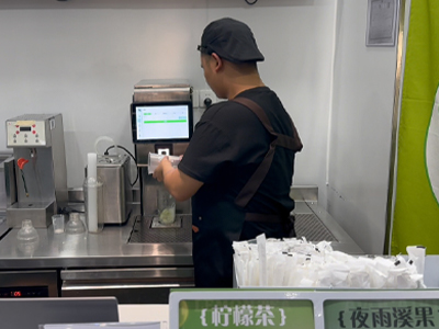 慧灵推出“自动奶茶机”,助茶饮店降低人力成本